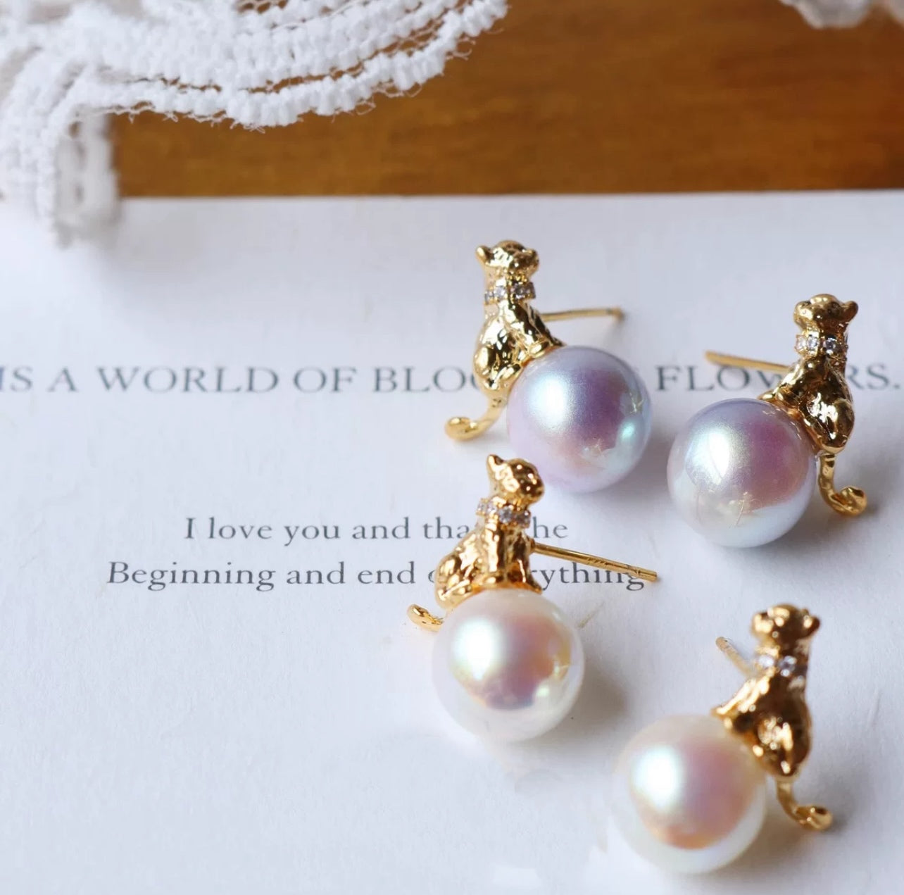 Cat with pearl | Pearl earrings, studs, gold-plated, blue-purple/classic white